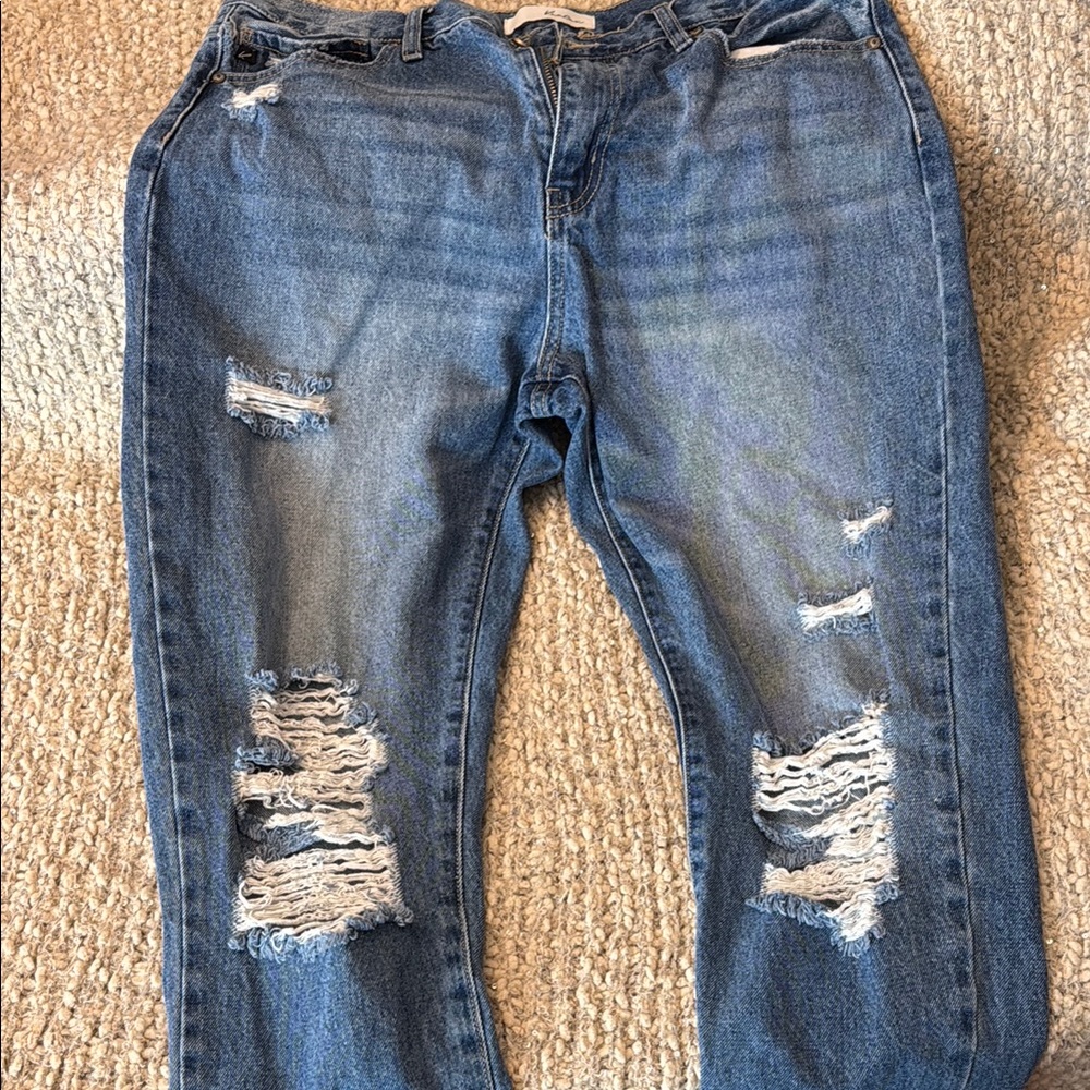 KanCan Distressed Jeans